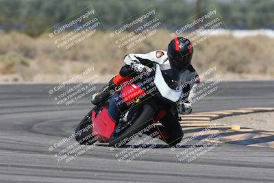 media/Oct-13-2025-Moto Forza (Mon) [[a66d839500]]/3-B Group/Session 3 (Turn 16)/